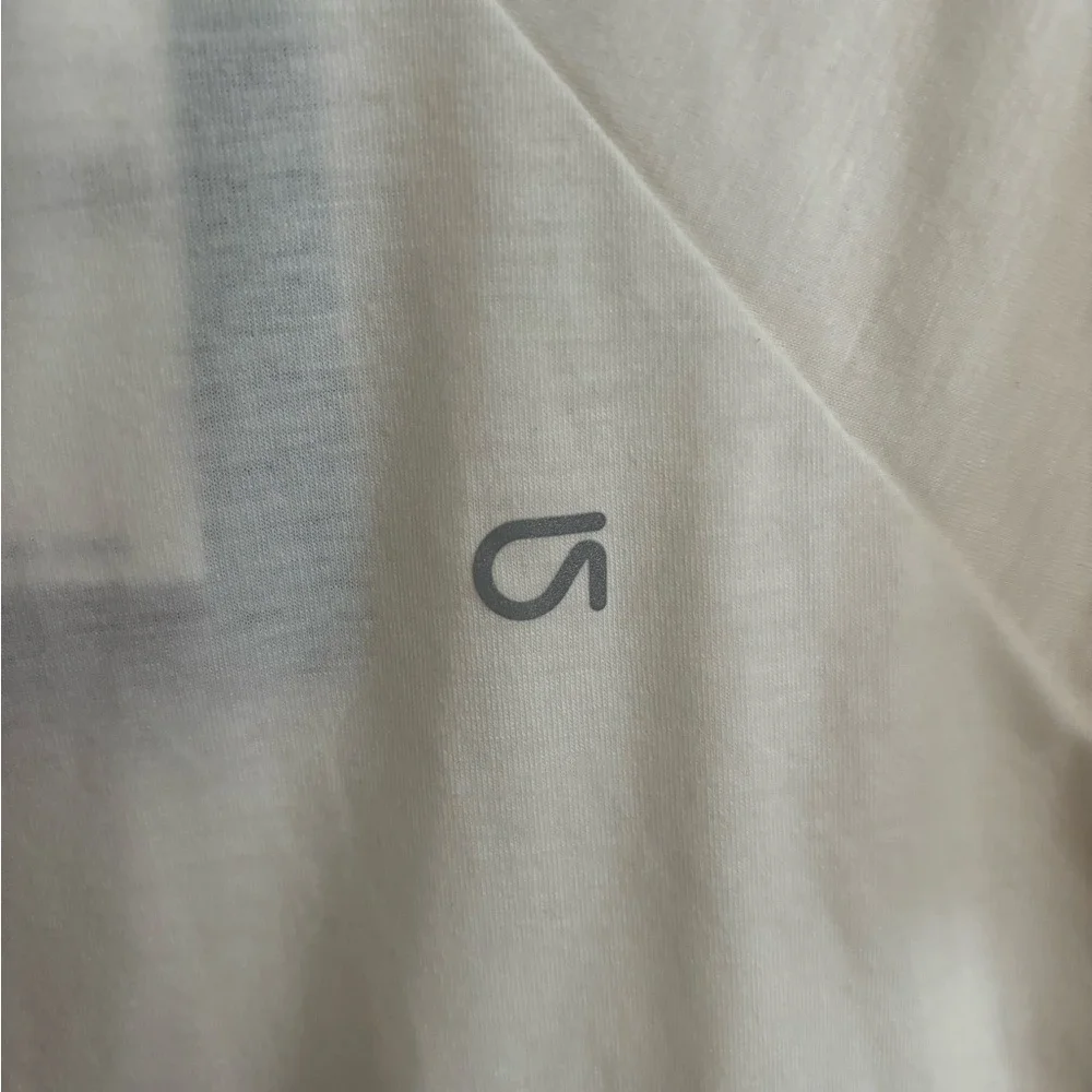 Brand new with tags gap fit. Great colors. Size large. 1057 youth‎